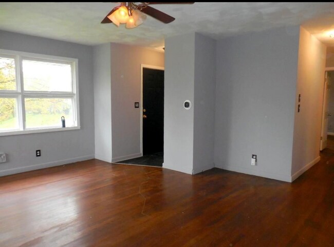 Building Photo - 518 Lowell Dr