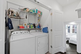 Building Photo - 1925 Shearn St