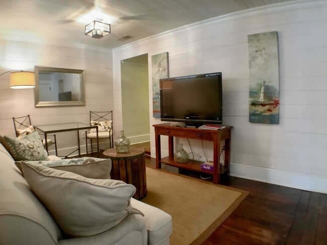 Building Photo - Fully Furnished, All Inclusive 1 Bedroom, 1 Bath Condo In the Heart of Downtown Charleston