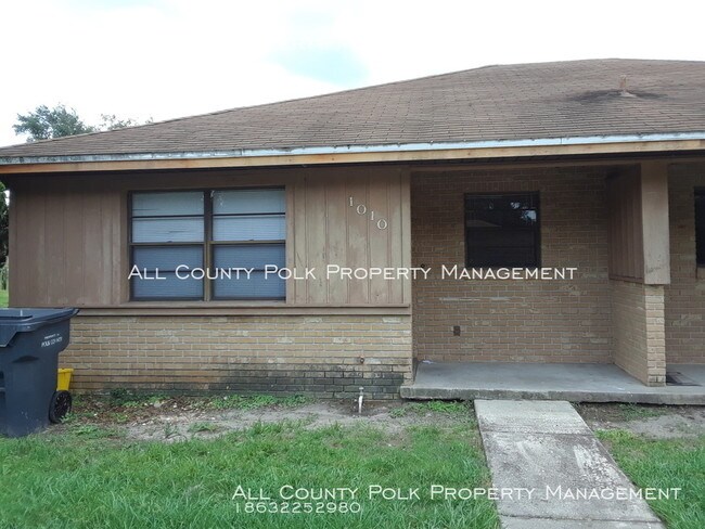 Building Photo - 2 Bedroom 1 Bathroom Duplex