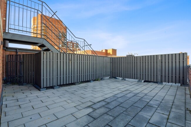Building Photo - 1209 Harmon Cove Tower