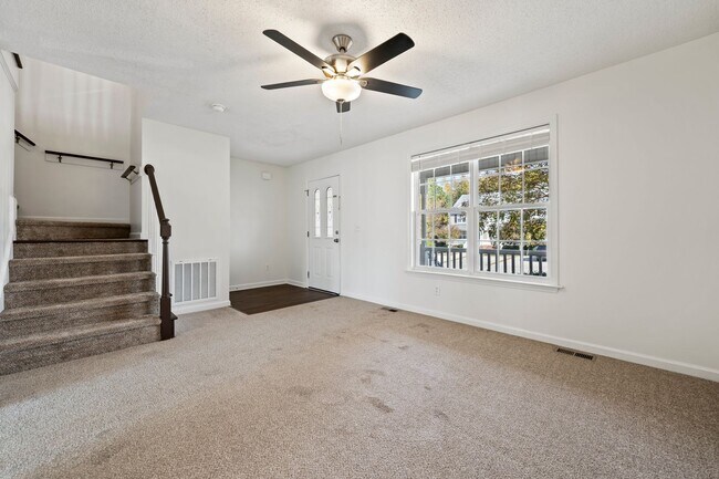 Foto del edificio - Gorgeous & NEWLY Renovated 3 bed/2.5 Bath ...