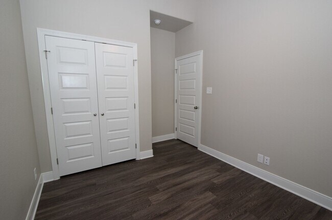 Foto del edificio - ADORABLE 2/1 APARTMENT CLOSE TO CAMPUS!