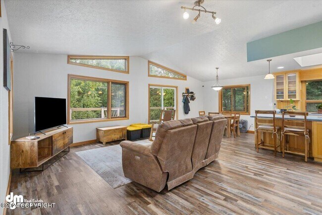 Building Photo - 5625 E Rosebud Ct