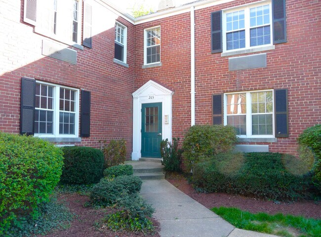 Building Photo - 205 E Glebe Rd