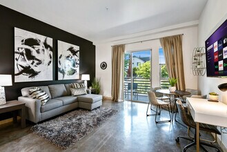 Building Photo - 3008 Beacon Ave S