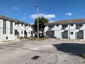 Building Photo - 10250 NW 80th Ct