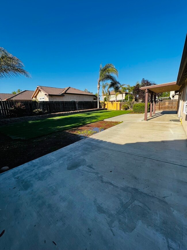 Building Photo - 1830 W Berkshire Ln