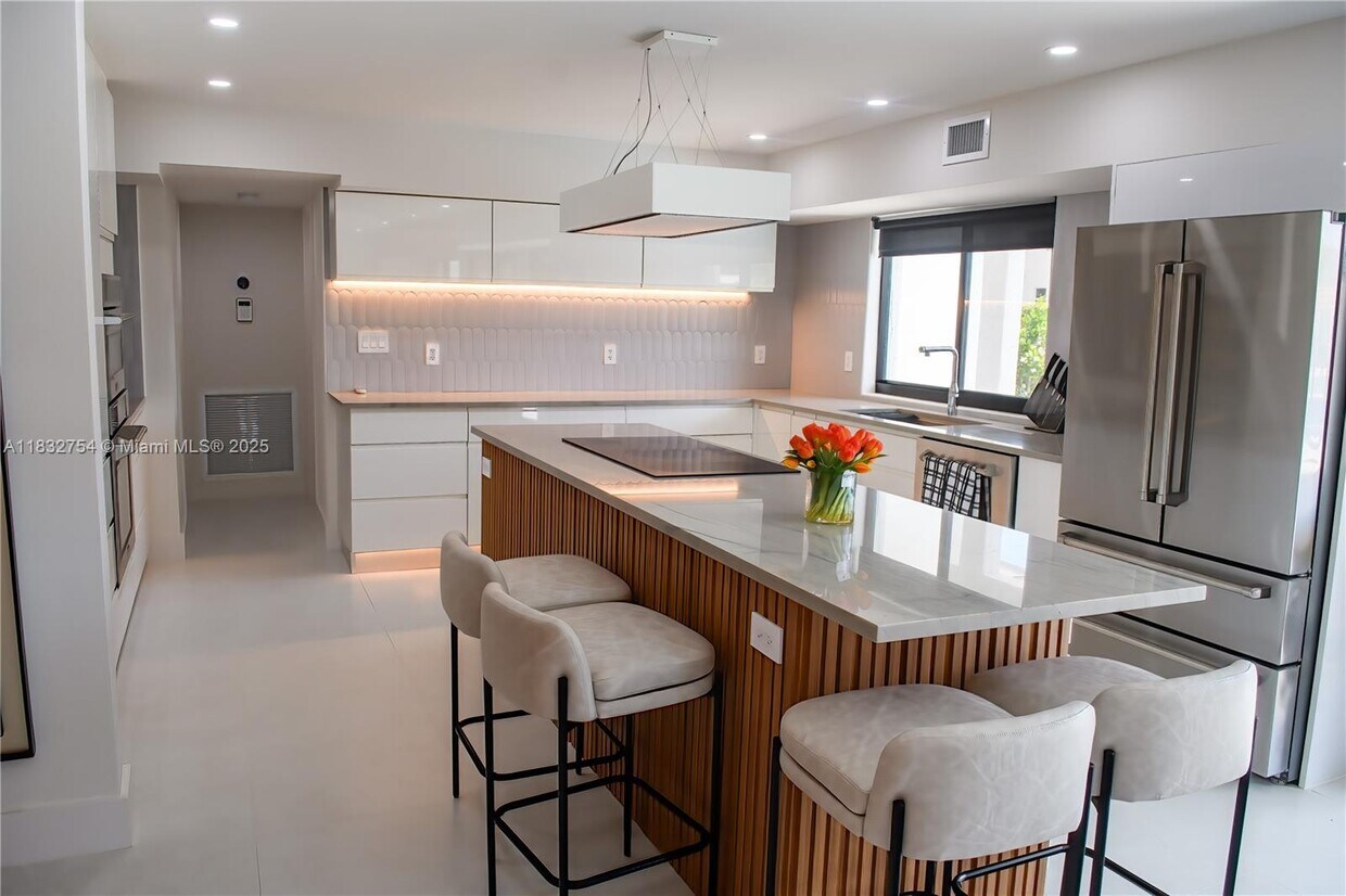 Foto principal - 1240 NE 27th Terrace