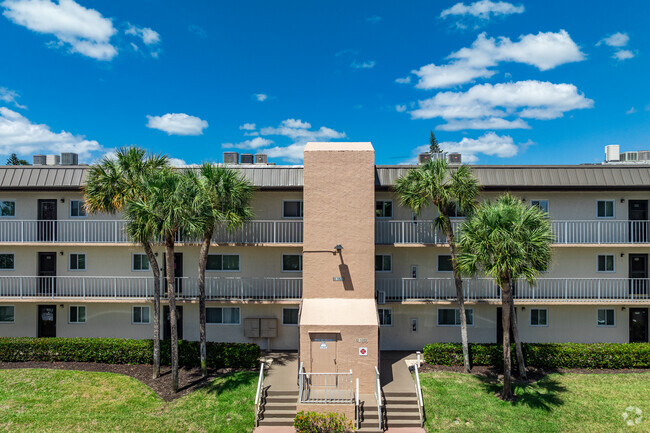 Building Photo - Gulf Winds East