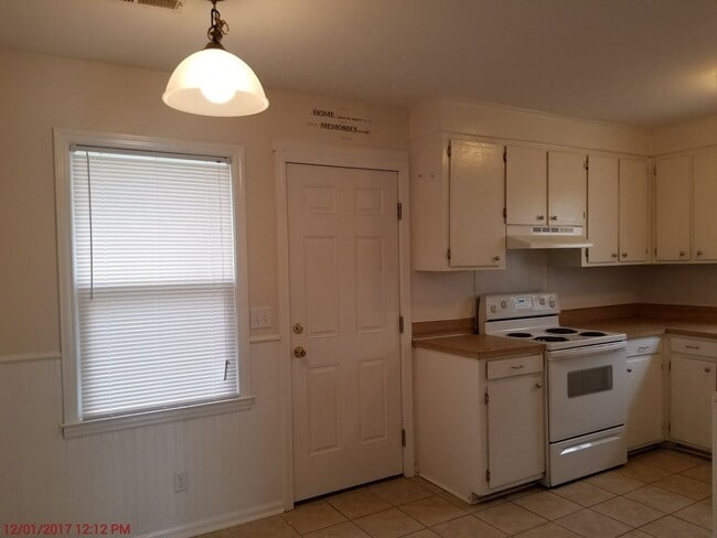 Building Photo - 126 Red Cedar Dr