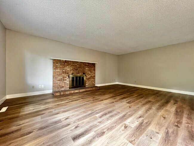 Foto del edificio - 3 Bedroom 2 Bathroom Ranch Style Home!
