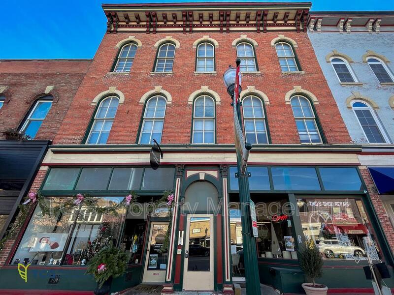 215 W Main St Unit Apt. 2R, Ottawa, IL 61350 Condo for Rent in Ottawa