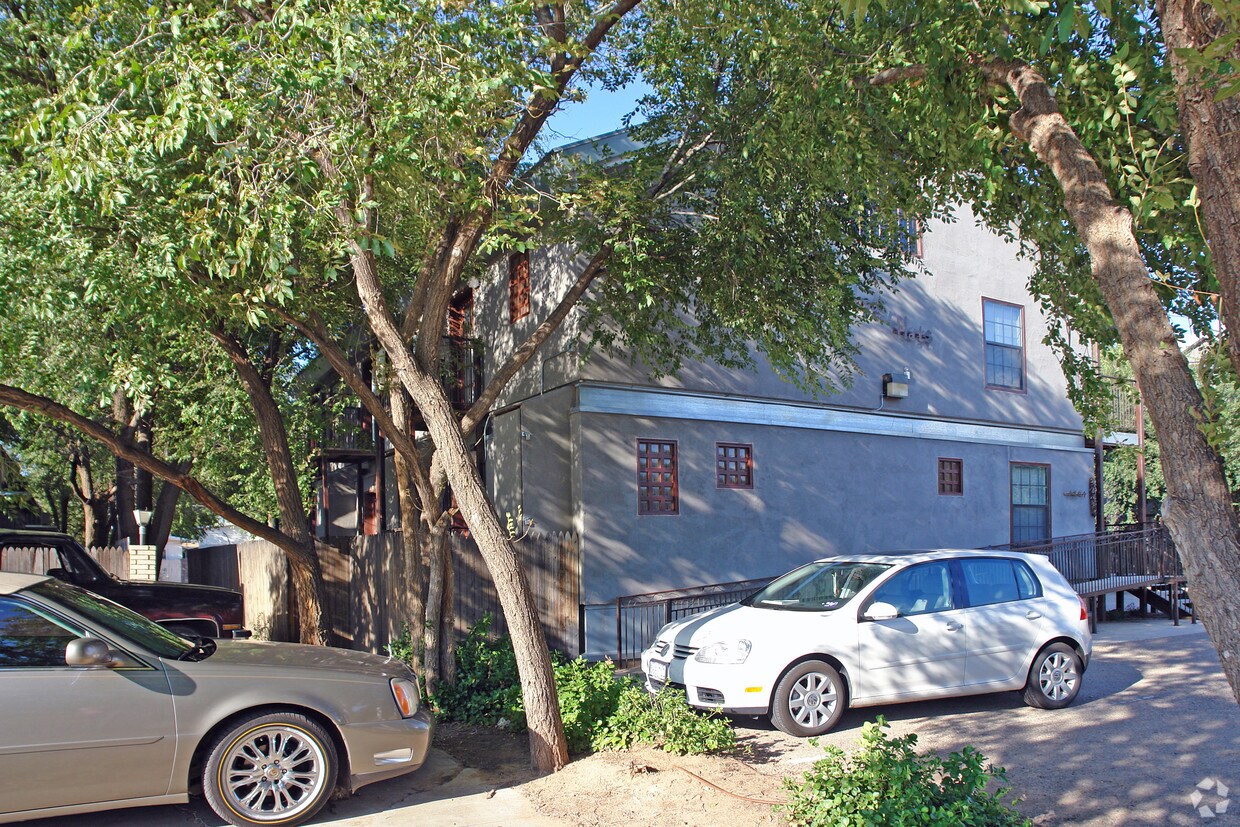 Bear Flats Apartments in Lubbock, TX