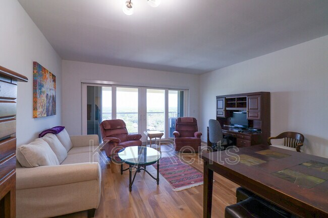 Foto del edificio - 825 Bayshore Dr