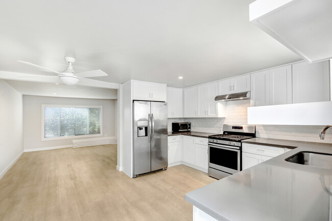 Kitchen - 440 Irvine Ave