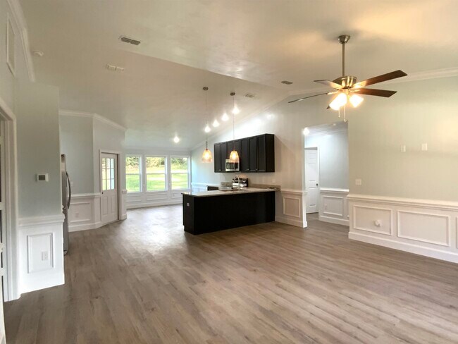 Building Photo - 2547 Eddie Rd