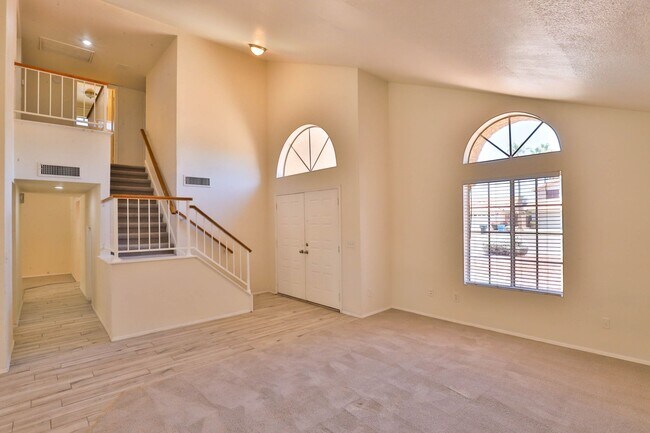 Building Photo - 4329 E Woodland Dr