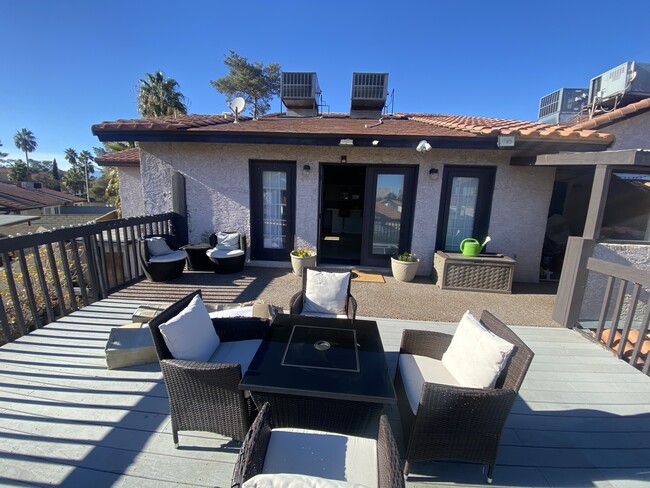 Large deck with fire pit - 2112 Naco Ct