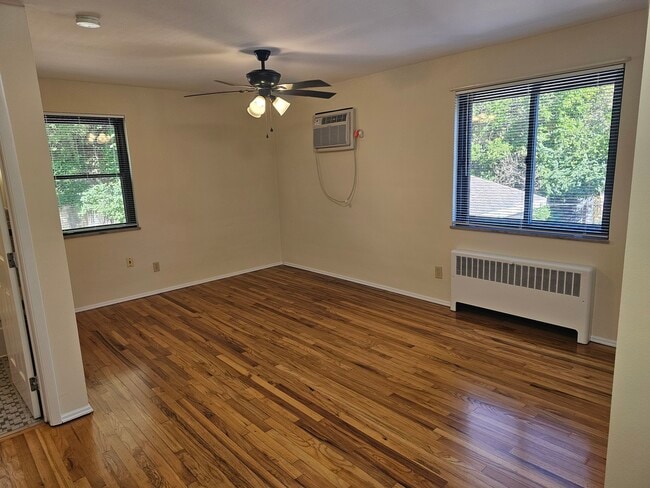 Building Photo - 376 Probasco St