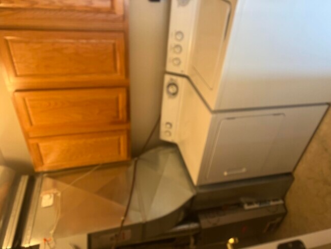 Building Photo - 9589 Lakeside Dr