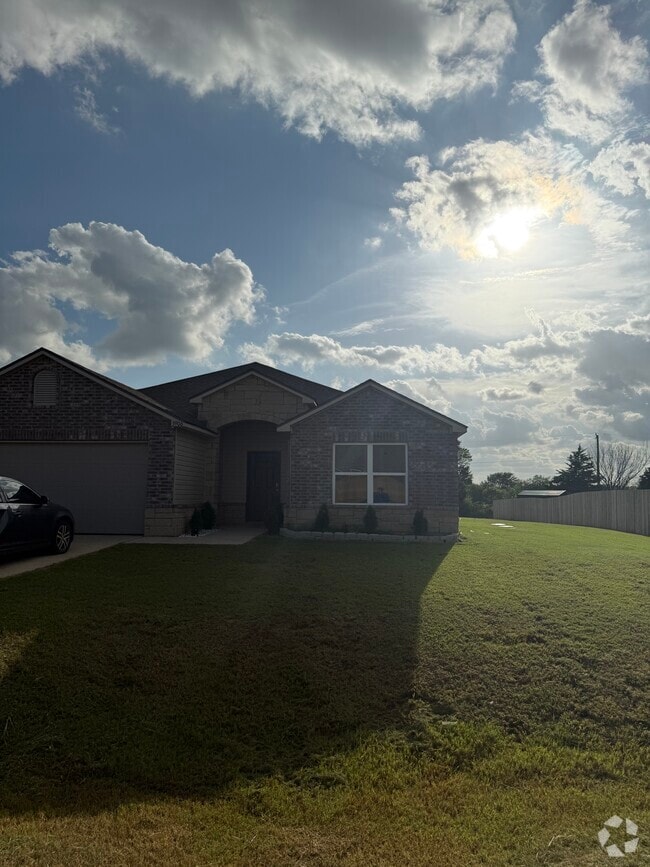 Building Photo - 3906 Elm Ridge St
