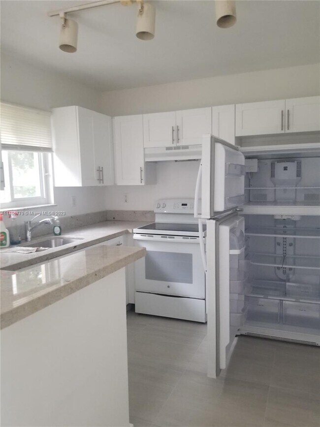 Foto del edificio - 3380 NE 9th St