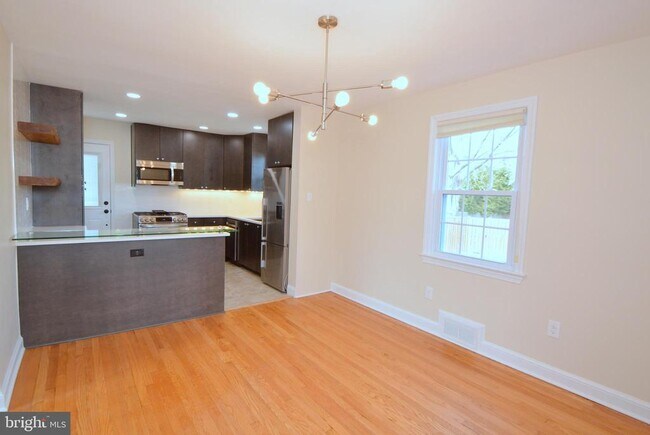 Foto del edificio - 2441 N McKinley St
