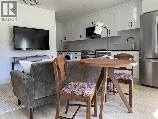 Photo du bâtiment - 7986 Rosewood St