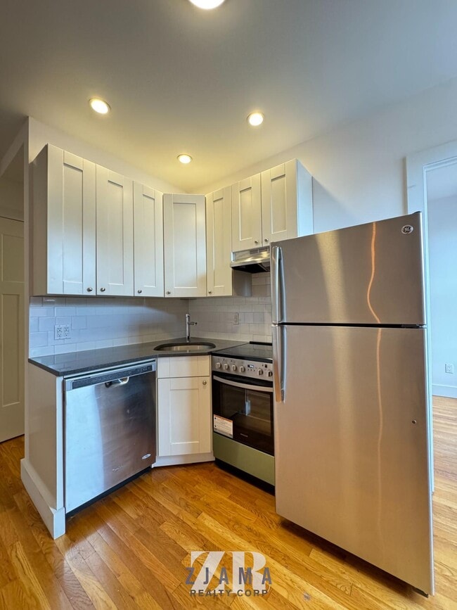 Building Photo - 369 Seventh Avenue