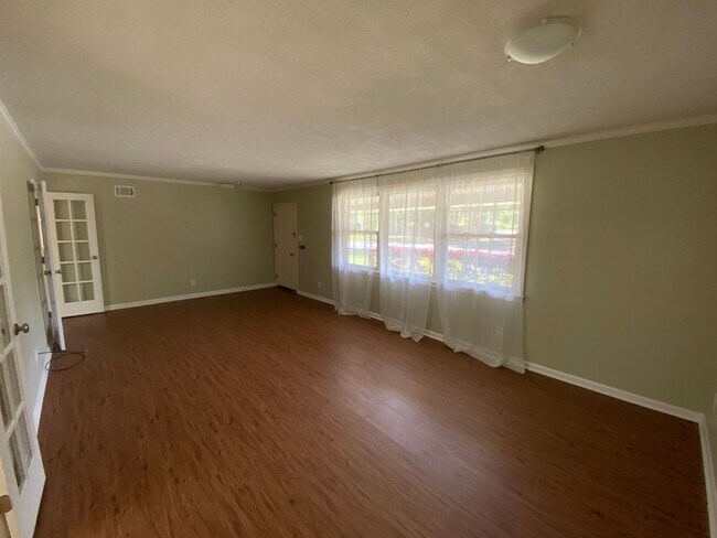 Building Photo - Kensington Park Single Family Home