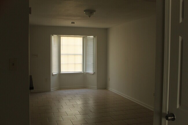Building Photo - 14828 Forest Grove Ave