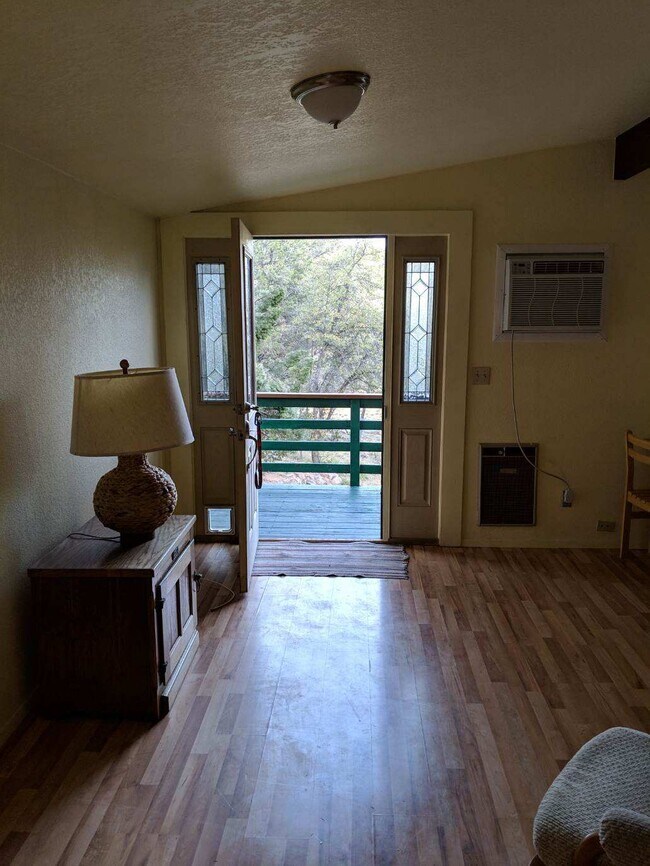 Building Photo - 606 N Hideaway Cir