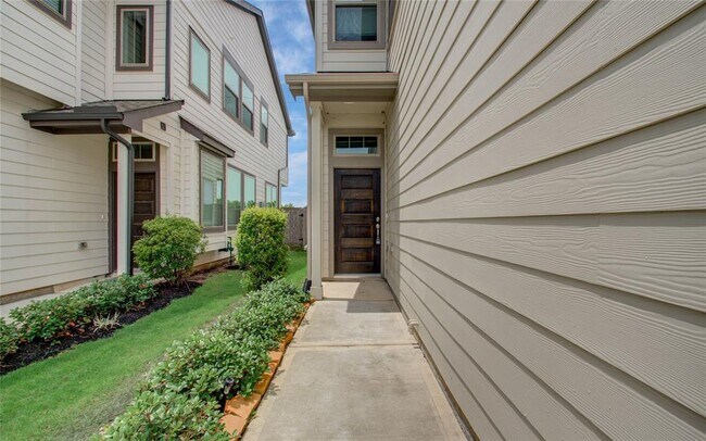 Building Photo - 2519 Terrace Point Dr