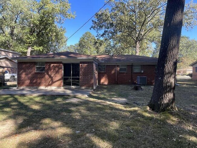 Foto del edificio - 8500 Shelley Dr