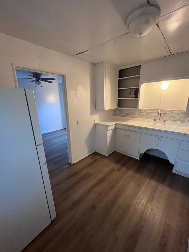 Cocina - 6340 6th Ave