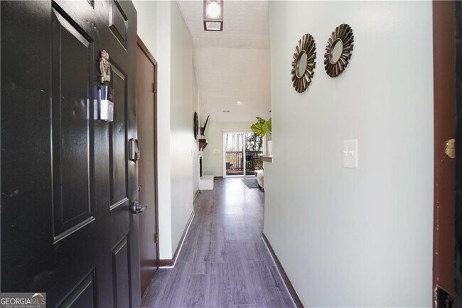 Building Photo - 5444 Glen Haven Dr