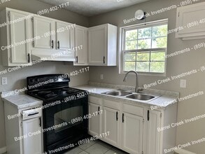Building Photo - 121 B Highland Ct