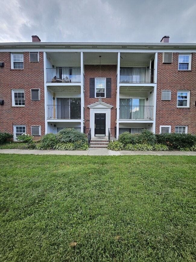 Building Photo - 317 Homeland Southway