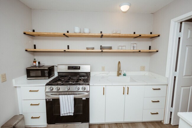 Foto del edificio - 3625 Maple Ave