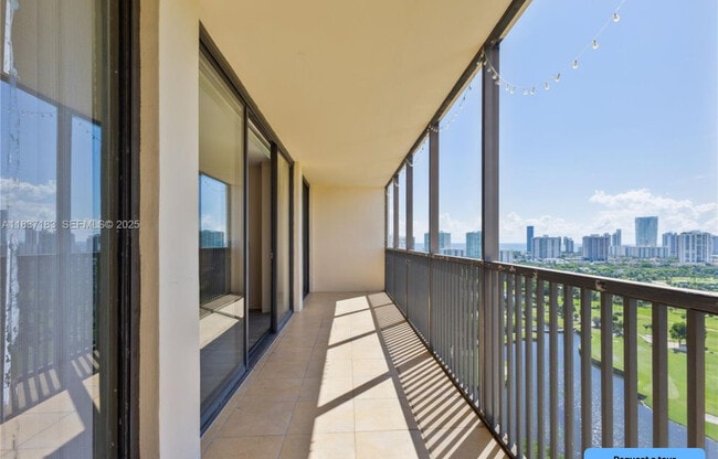 Foto del edificio - 20379 W Country Club Dr