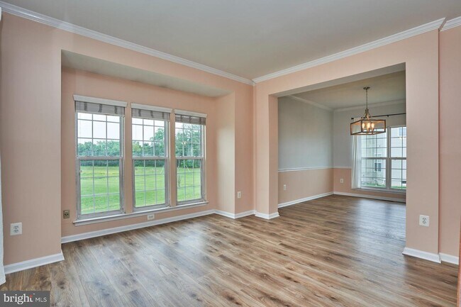 Building Photo - 6107 Waverly Way