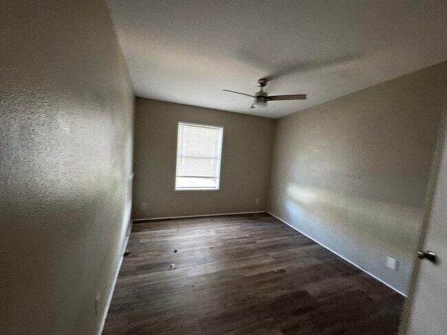 Foto del edificio - 237 Temple Cir W