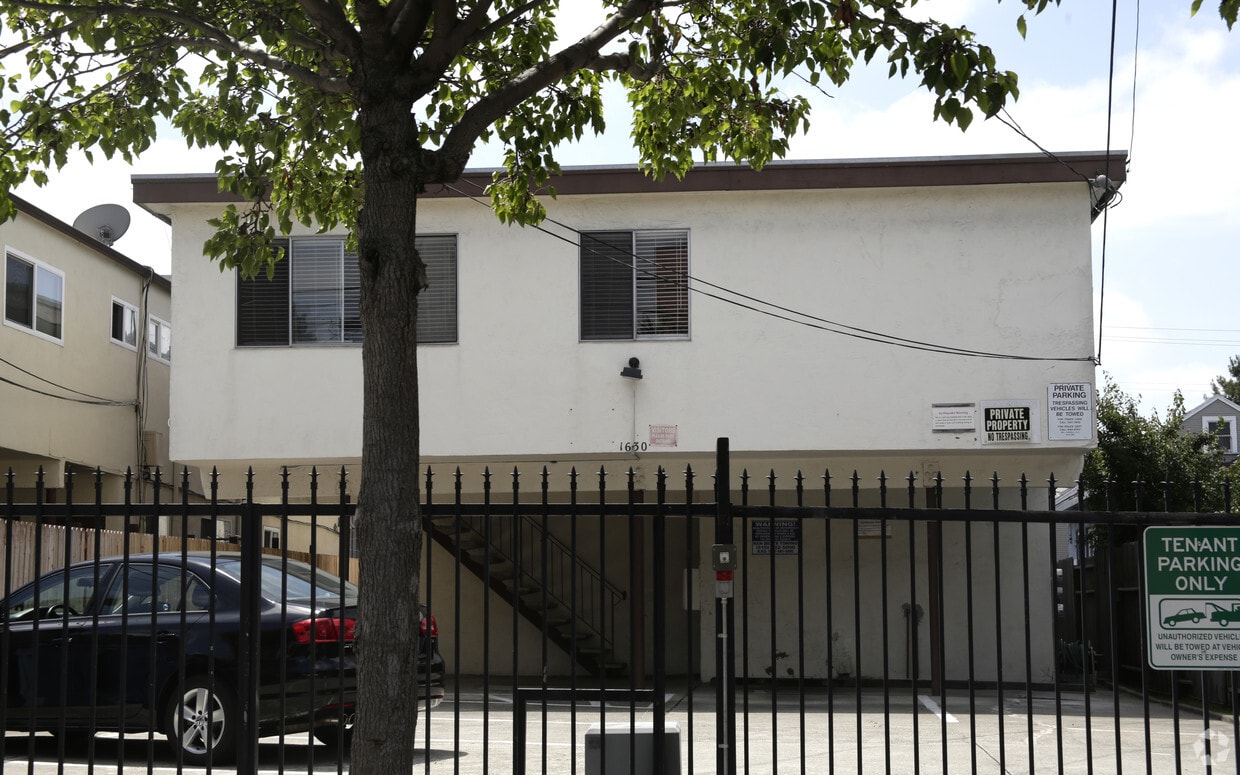 Building Photo - 1630 Russell St