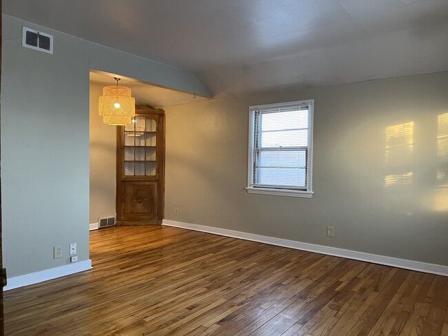 Building Photo - 338 E Oklahoma Ave