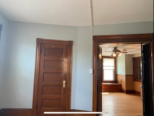 Building Photo - 19 W Boylston Dr