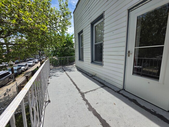 Foto del edificio - 1366 E 58th St