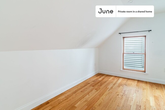 Foto del edificio - Room in Shared 6 bed/2 bath home