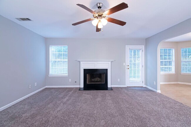 Building Photo - Spacious 4-Bedroom Home with Fireplace, St...