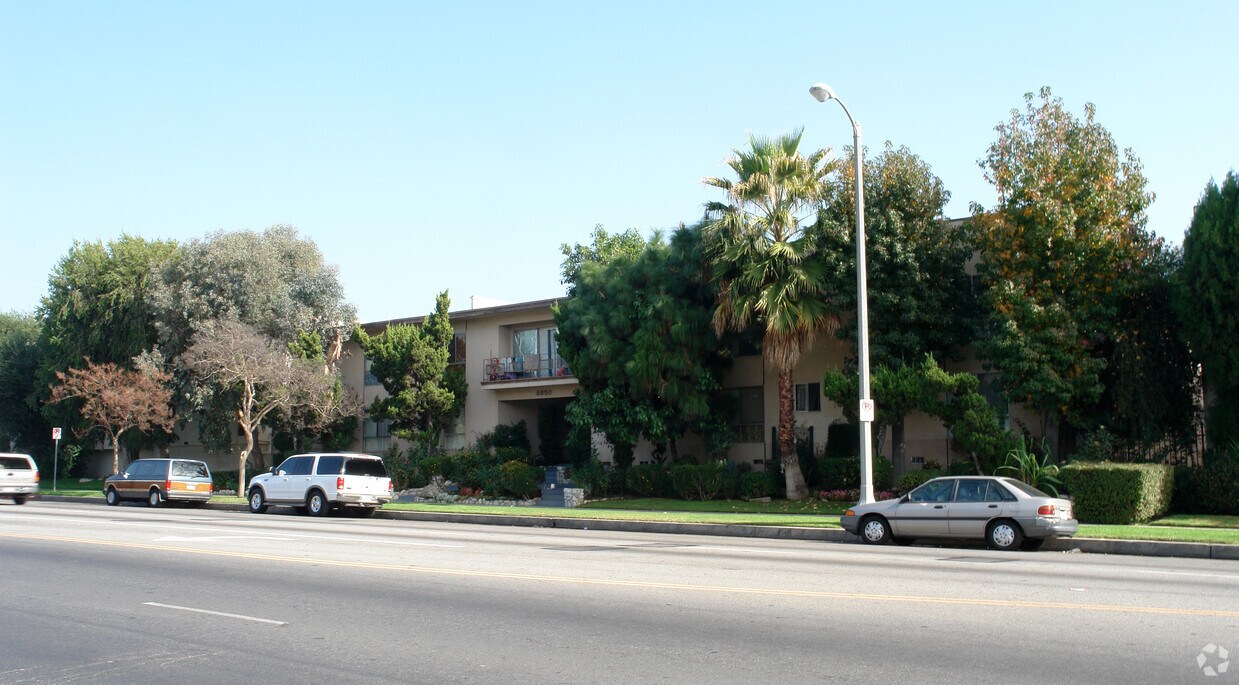 Primary Photo - 8850 Van Nuys Blvd